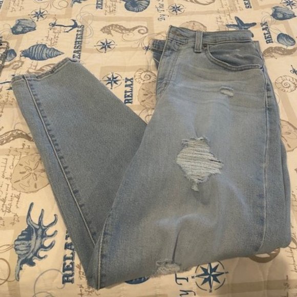 Levi's - Picture 2 of 4